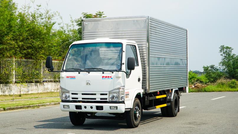 Xe tải ISUZU NK490L4- Thùng kín